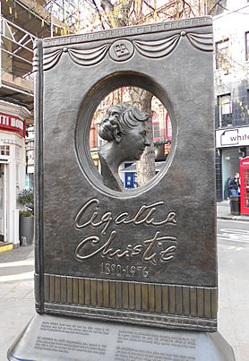 Archivo:Agatha Christie Memorial (cropped)