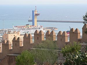 Archivo:Almeria Blick von Alcazaba auf Hafen fcm