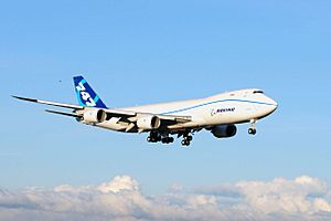Archivo:Boeing 747-8 N747EX First Flight 2-8-2010