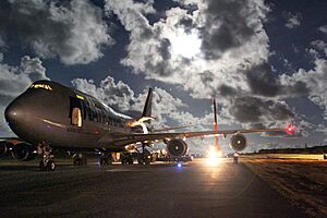 Archivo:Boeing Unloading
