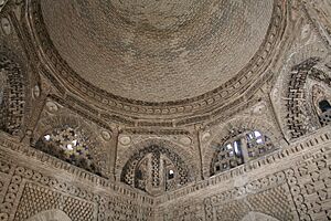 Archivo:Bukhara Samanid mausoleum inside
