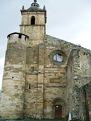Archivo:Carracedo (Le) - Monasterio de Santa Maria 05