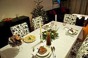 Archivo:Christmas dinner is almost ready (4219869752)