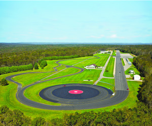 Archivo:Consumer Reports - product testing - auto test track in East Haddam, Connecticut