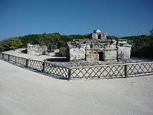 Archivo:Cozumel Caracol Punta Sur feb 2011 (2)