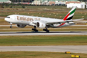 Archivo:Emirates Boeing 777-200LR A6-EWD IAD