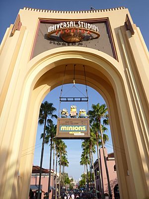 Archivo:Entrance of Universal Studios Florida Minions film