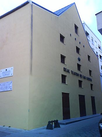 Archivo:Fachada Real Teatro de las Cortes