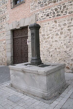 Archivo:Fuente de Santa Isabel