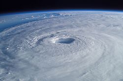 Archivo:Hurricane Isabel from ISS