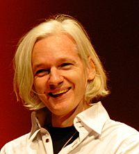 Archivo:Julian Assange 26C3