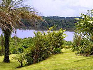 Archivo:Lac à Kango