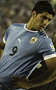 Archivo:Luis Suarez against Colombia in 2013