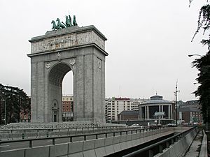 Archivo:Madrid Moncloa-Arco de la Victoria