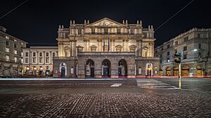 Archivo:Milano - Teatro alla Scala 3924