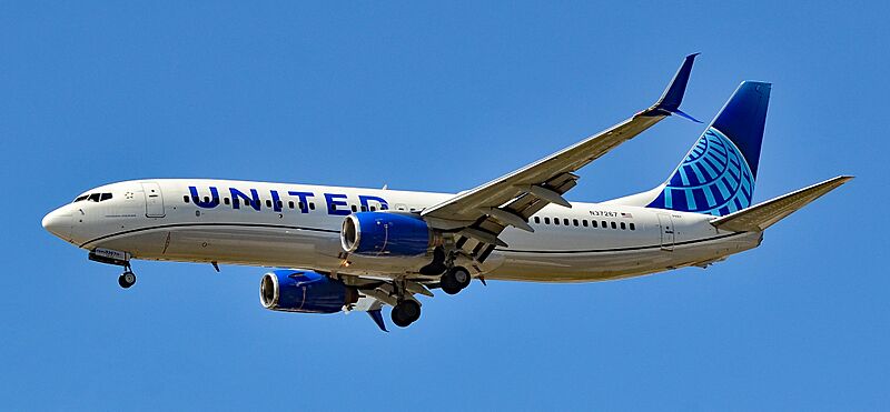N37267 United Boeing 737-800