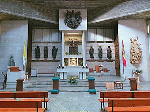 Archivo:Nuevo Templo Sanxenxo (capilla mayor)