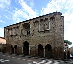 Archivo:Palace of Theodoric - Ravenna 2016 (2)