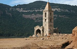 Archivo:Pantà de Sau - Restes de l'església de Sant Romà2