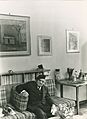 Photo The Italian painter Carlo Carrà sitting on the sofa in the studio-dining room of his house on Via Sandro Sandri in Milan 1965 - Touring Club Italiano 11 5231