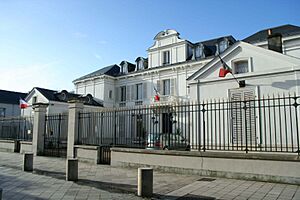 Archivo:Rambouillet - Sous-préfecture01