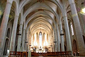 Archivo:Santa Maria de Castelló d'Empúries - Interior