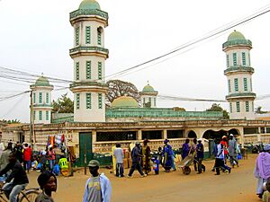 Archivo:Serekunda Market Mosque - 2010