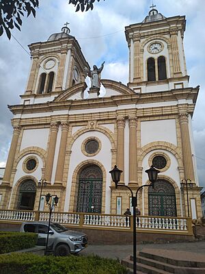 Archivo:Templo de Guayatá