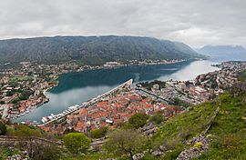 Vista de Kotor, Bahía de Kotor, Montenegro, 2014-04-19, DD 25.JPG