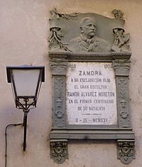Archivo:Zamora - Calle de Balborraz, Memorial del imaginero Ramón Álvarez Moretón