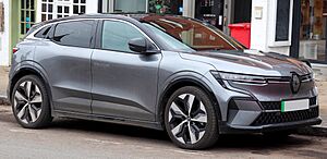 Archivo:2022 Renault Megane E-Tech Techno EV Front