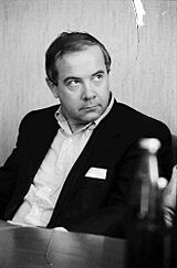 39. Tagung 1989 Chemiker; Pressekonferenz Johann Deisenhofer - W134Nr.126215c - Willy Pragher.jpg