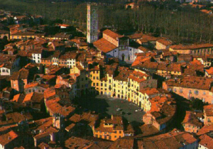 Archivo:Anfiteatro Lucca