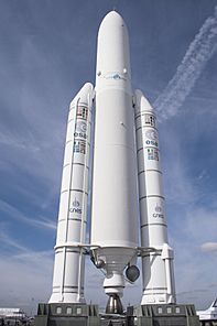 Archivo:Ariane 5 Le Bourget FRA 001