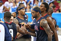 Archivo:Beijing Olympics Men's Semifinal Basketball USA huddle