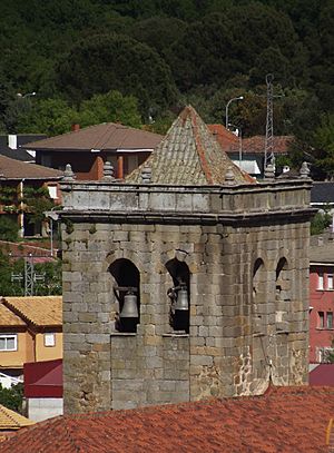 Archivo:Campanario de la iglesia de La Adrada