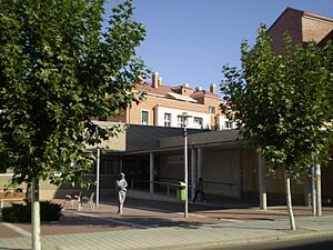 Archivo:Centro de salud de la cisterniga