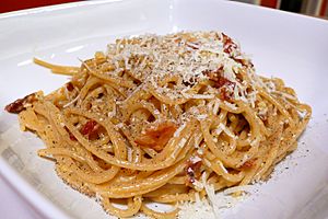 Archivo:Classic-spaghetti-carbonara