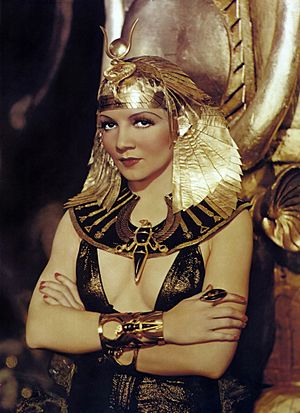 Archivo:Cleopatra publicity photo