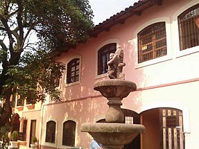 Archivo:Fuente Colonial Comaygua