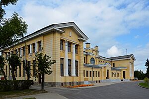 Archivo:Gulbene raudteejaam 01