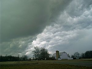 Archivo:Hail clouds
