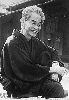 Kawabata Yasunari 1968.jpg