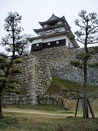 Archivo:Keep of Marugame Castle