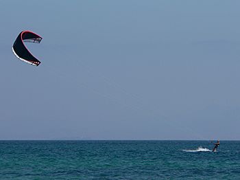 Archivo:Kitesurfing