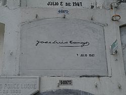 Archivo:Lápida de José Luis Tamayo (23425324601)