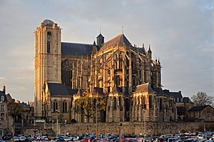 Archivo:Le Mans - Cathedrale St Julien ext autumn