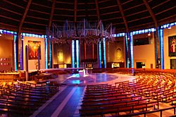 Archivo:Liverpool Metropolitan Cathedral inside