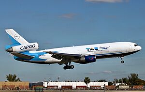 Archivo:McDonnell Douglas MD-10-30F of Transportes Aéreos Bolivianos TAB
