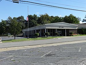 Archivo:McRae City Hall and Police Station